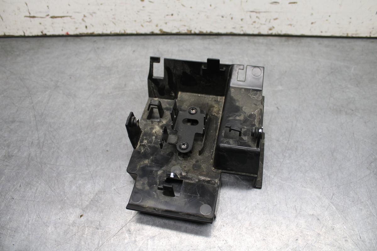 24 KAWASAKI NINJA 500 ABS ECU COVER / RELAY MOUNT BB730