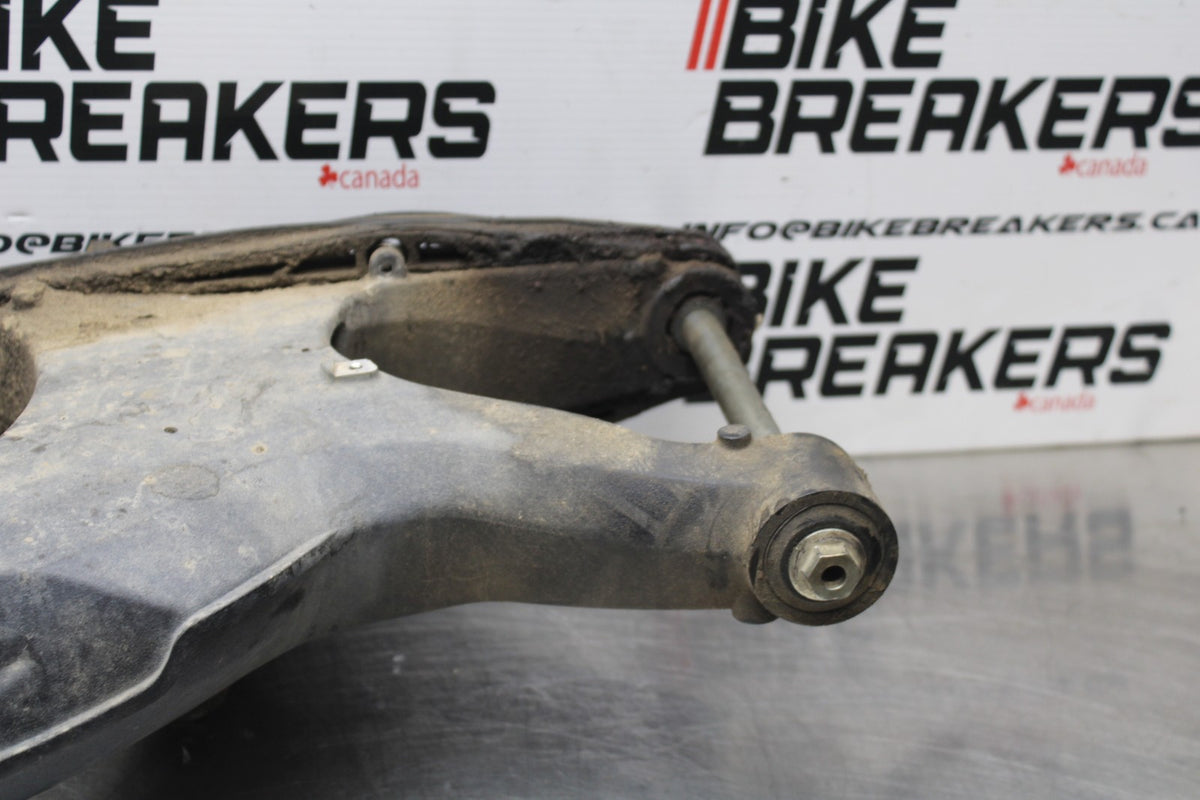 15 TRIUMPH TIGER 800 REAR SWINGARM BACK SUSPENSION SWING ARM BB873