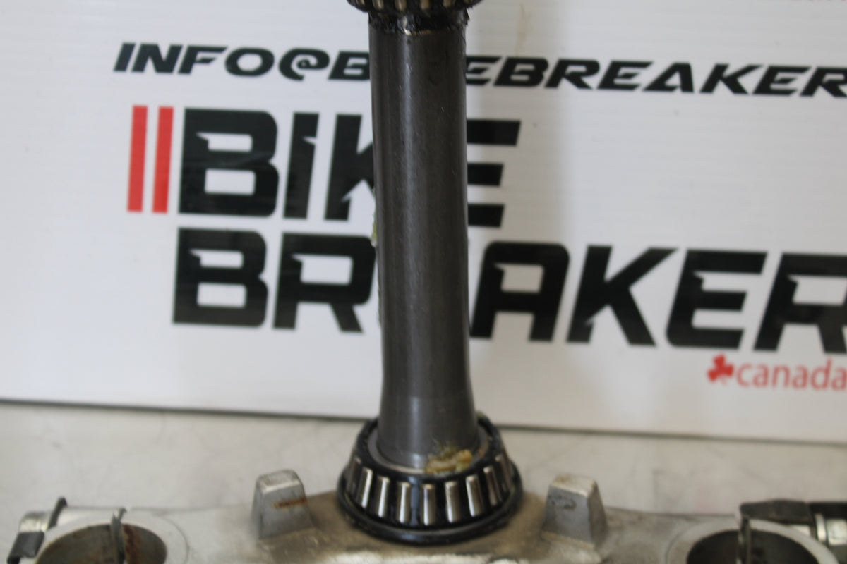 04-09 SUZUKI GS500F FRONT FORKS CLAMP LOWER TRIPLE TREE STEM BB165