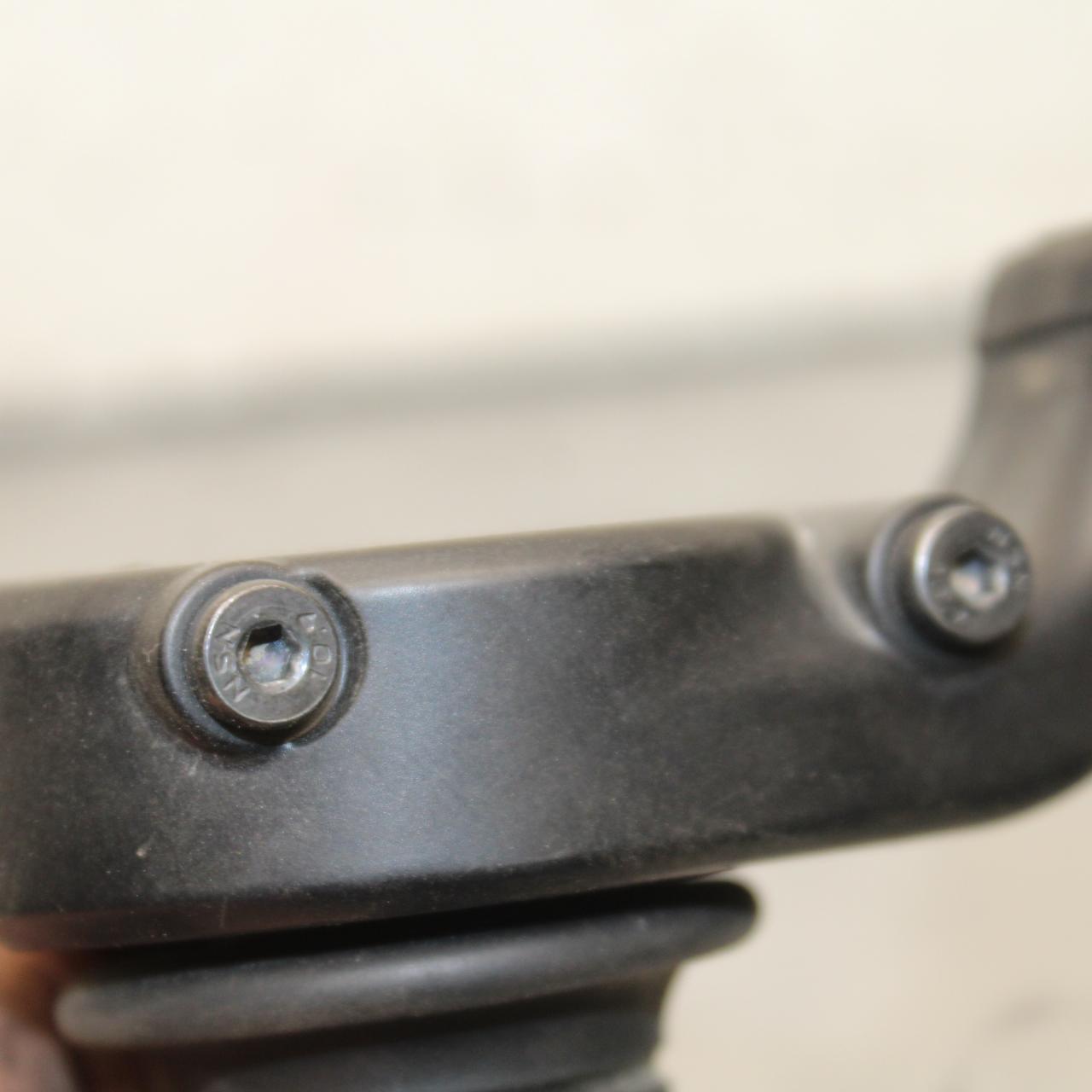 21 KAWASAKI NINJA ZX6R RIGHT THROTTLE GRIP BB647