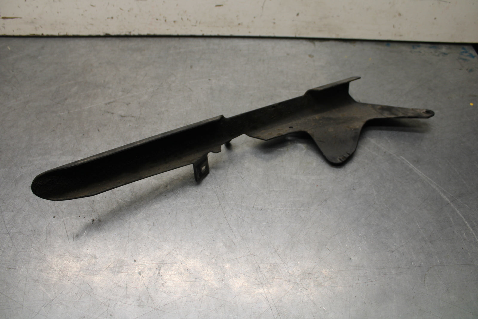 16 KAWASAKI NINJA ZX10R REAR BACK DRIVE CHAIN GUARD SHIELD 36014-0062  BB650