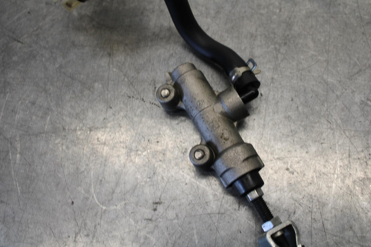 08-10 SUZUKI GSXR 600  REAR BACK BRAKE MASTER CYLINDER W RESERVOIR BB101