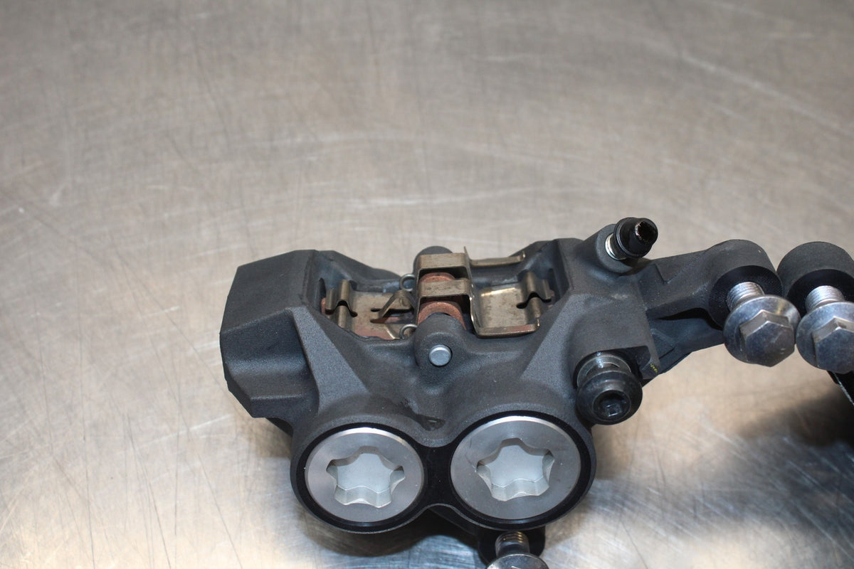 23-24 YAMAHA MT-07 RIGHT LEFT FRONT BRAKE CALIPER SET PAIR CALIPERS BB194