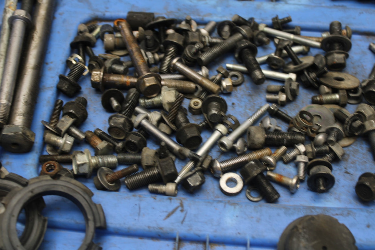 08 YAMAHA V STAR 1100 XVS1100AW CLASSIC MOUNTING BOLTS HARDWARE BB916