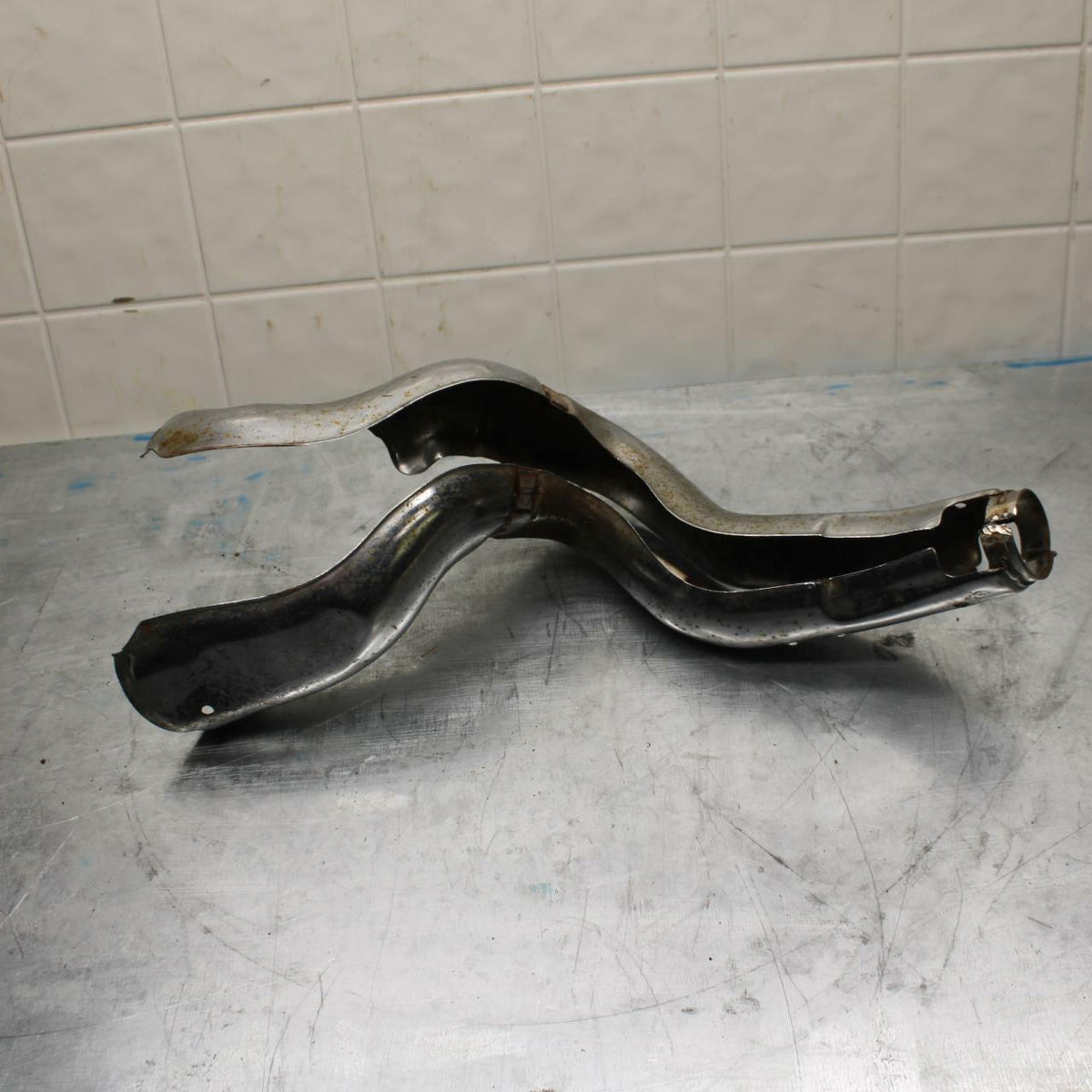85 YAMAHA RZ500 REAR BACK MUFFLER EXHAUST PIPE COVER HEAT SHIELD GUARD BB27