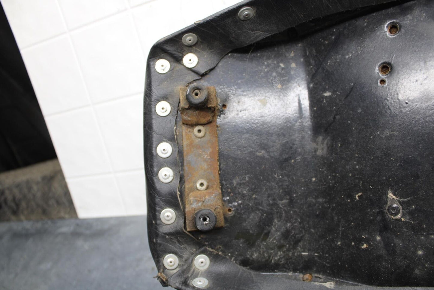 75 SUZUKI GT 550 FRONT REAR SEAT SADDLE BB72 