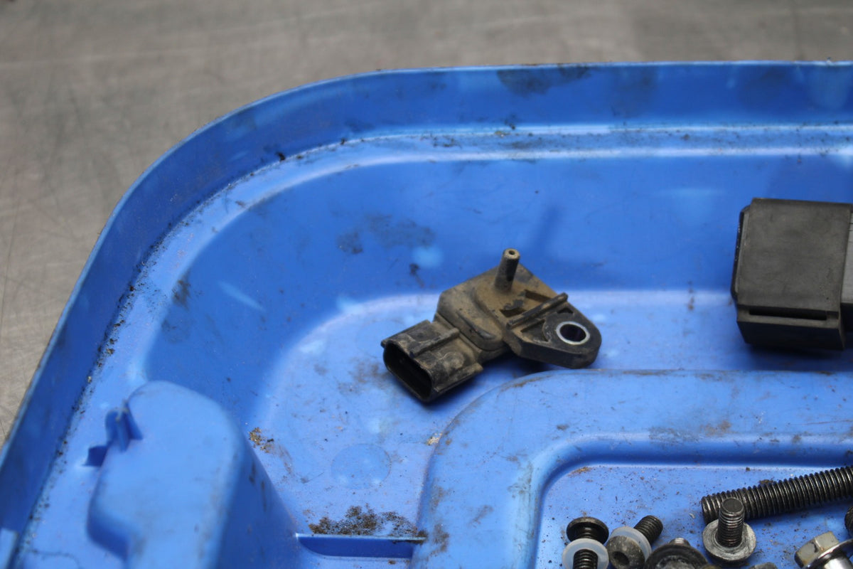 03 KAWASAKI VULCAN 1600 MOUNTING BOLTS HARDWARE SCREWS BB865