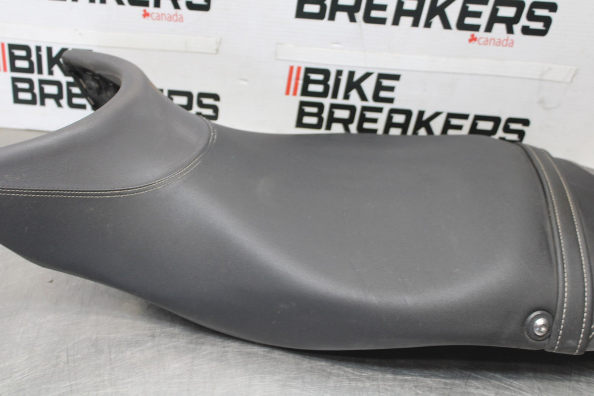 12 TRIUMPH STREET TRIPLE R FRONT REAR SEAT SADDLE BB914