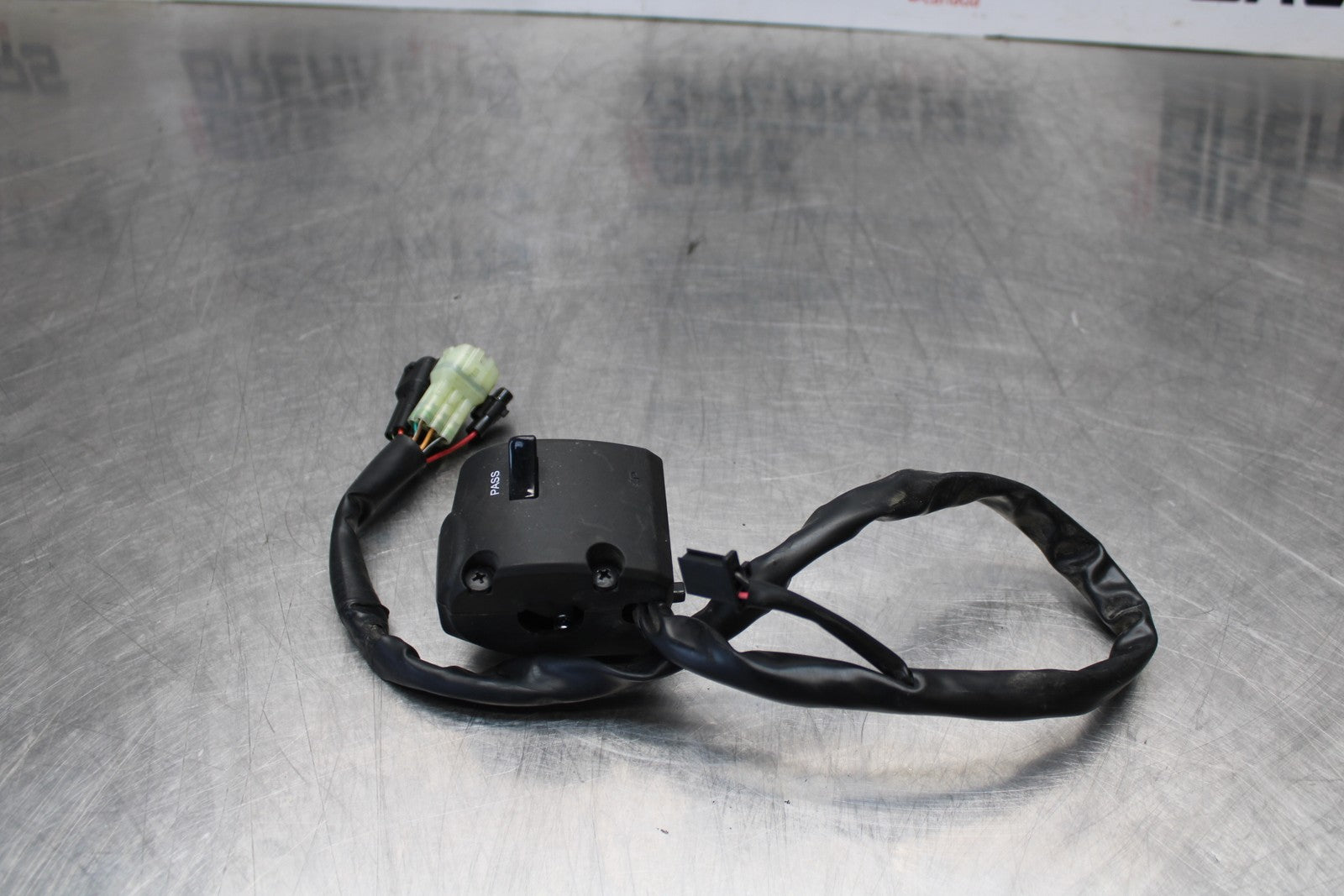 21-23 KAWASAKI NINJA ZX6R LEFT CLIP ON HANDLE HORN SIGNALS SWITCH SWITCHES BB179