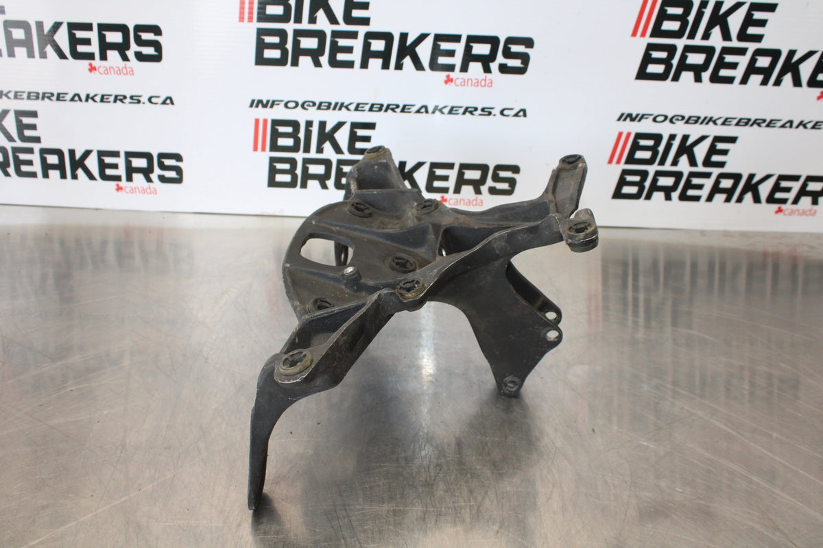 07-08 YAMAHA YZF R1 UPPER FAIRING MIRROR GAUGES STAY BRACKET BB160
