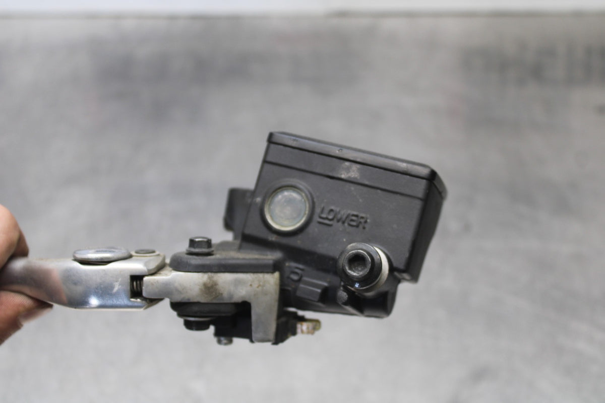 15-17 YAMAHA FJ09 FRONT BRAKE MASTER CYLINDER w/ LEVER BB906