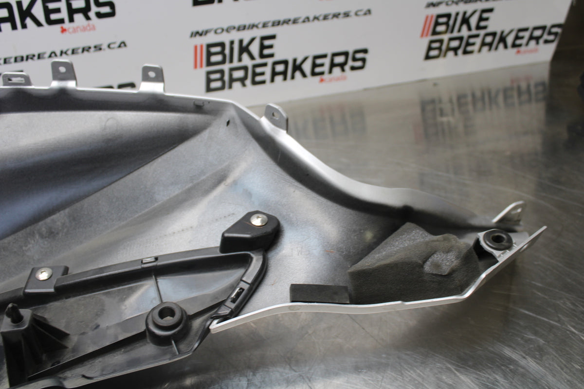 14-17 YAMAHA FZ07 RIGHT LOWER MID UPPER SIDE FAIRING COWL  BB162