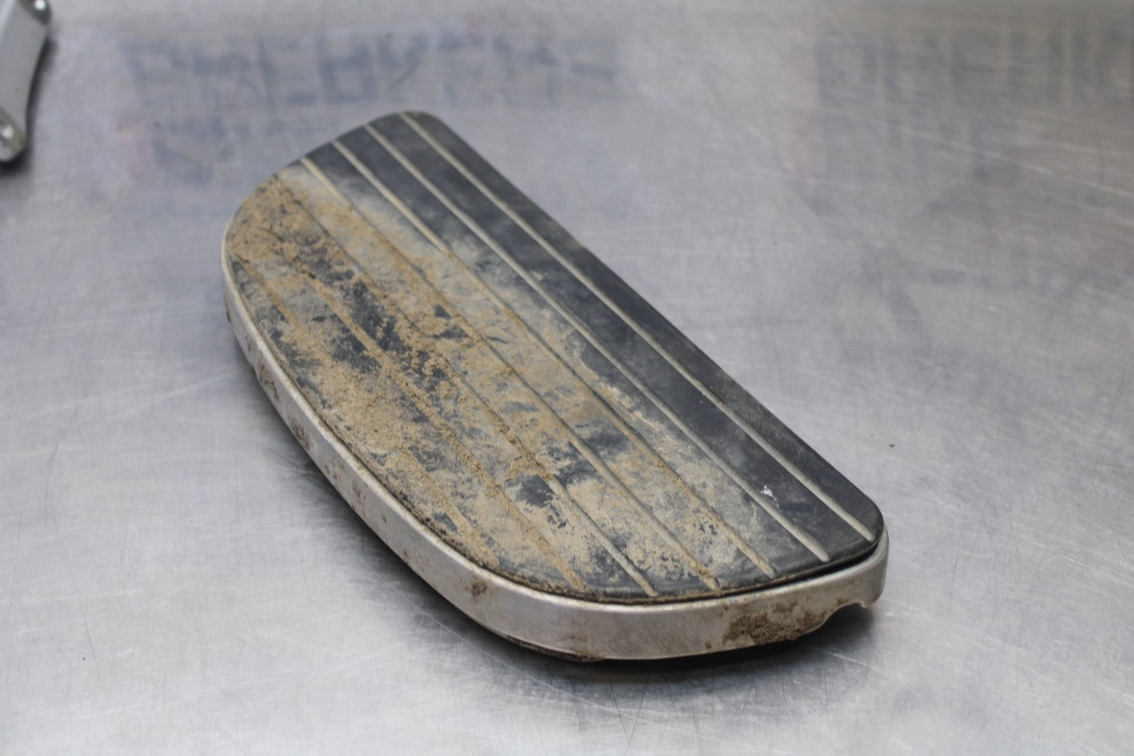 05-06 VICTORY KINGPIN DELUXE LEFT FRONT FOOT REST PEG STEP BB195