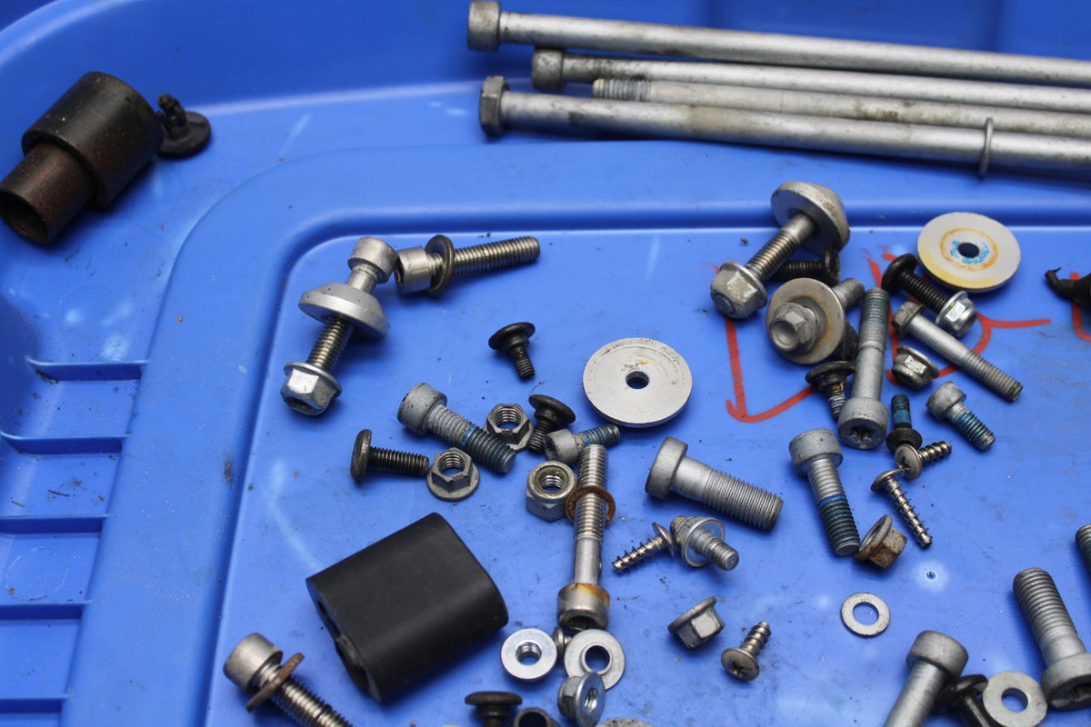 19 MOTO GUZZI V7 III BOLTS HARDWARE MOTOR SCREWS BB831