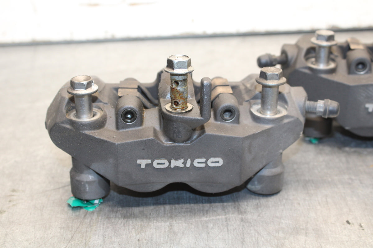 06-07 SUZUKI GSXR750 RIGHT LEFT FRONT BRAKE CALIPER SET PAIR CALIPERS BB670