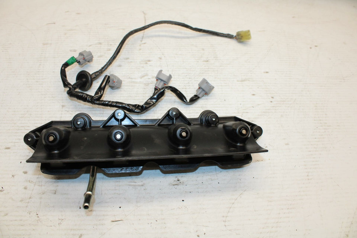 07 YAMAHA YZF R6 2c0 SECONDARY FUEL INJECTORS TOP AIRBOX GAS RAIL BB297