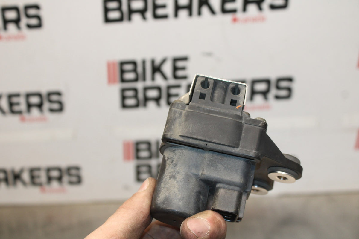 03 YAMAHA YZF R1 EXHAUST VALVE SERVO MOTOR BB895