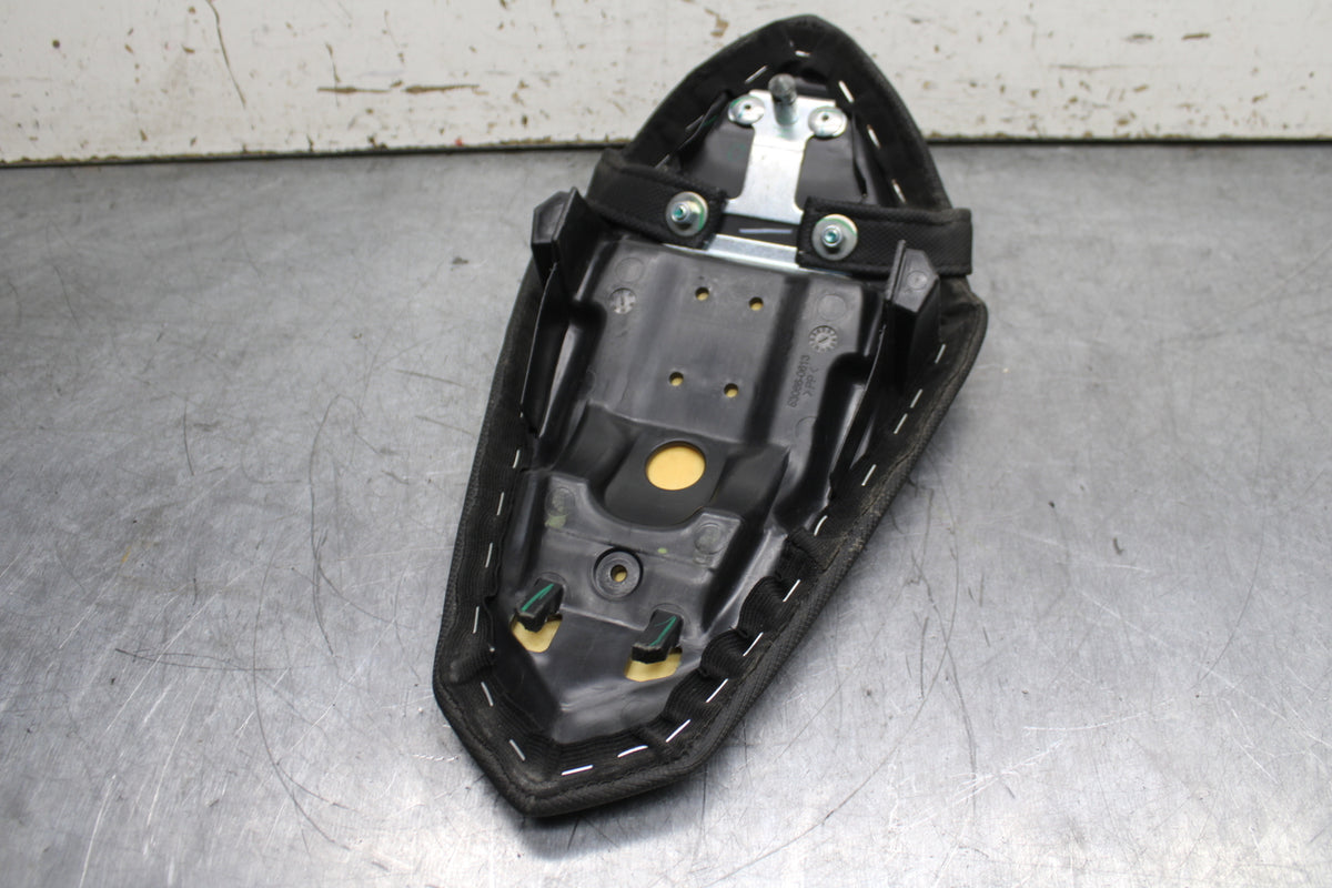 19-22 KAWASAKI Z400 REAR BACK PASSENGER TANDEM SEAT PAD SADDLE PILLION BB738