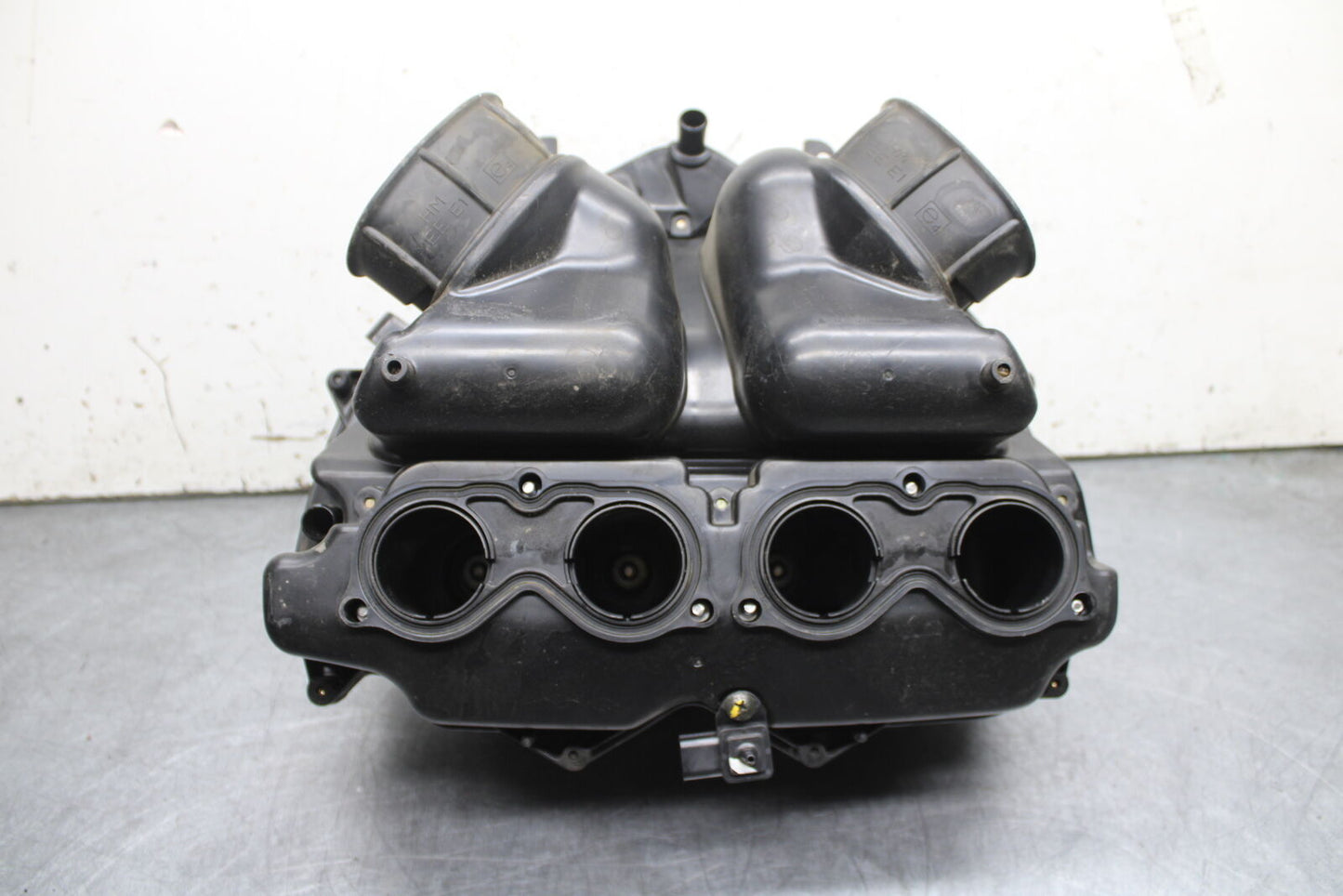 05-06 HONDA CBR600RR AIRBOX AIR INTAKE FILTER BOX W TOP RAIL INJECTORS BB727