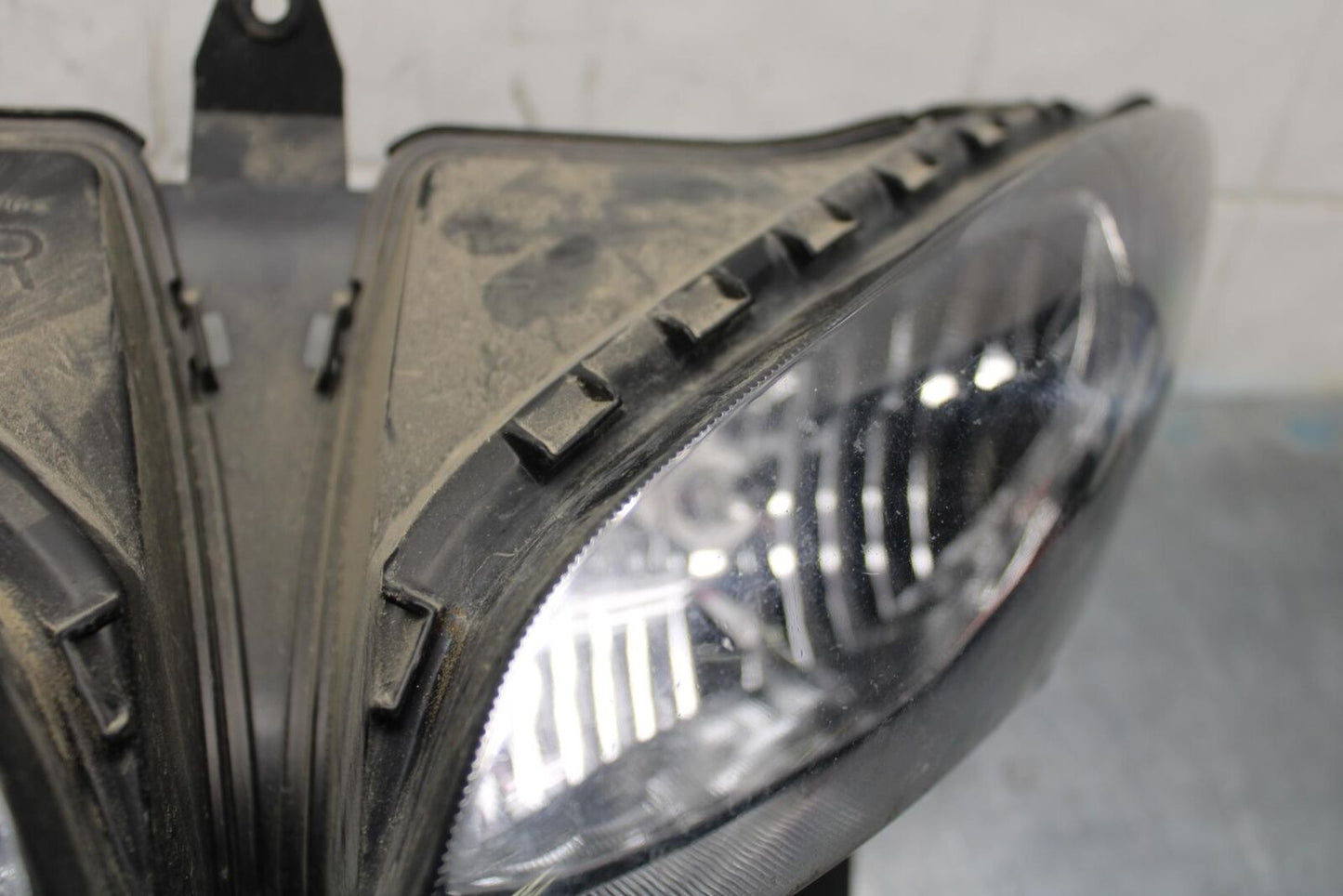 2012 Yamaha FZ8 FRONT HEADLIGHT HEAD LIGHT LAMP BB550