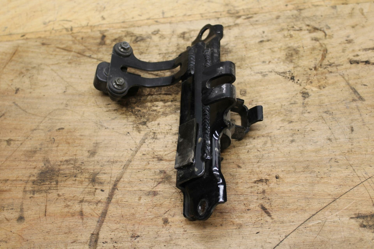 04-05 KAWASAKI NINJA ZX10R GAS TANK FUEL PETROL RESERVOIR BRACKET MOUNT BB322