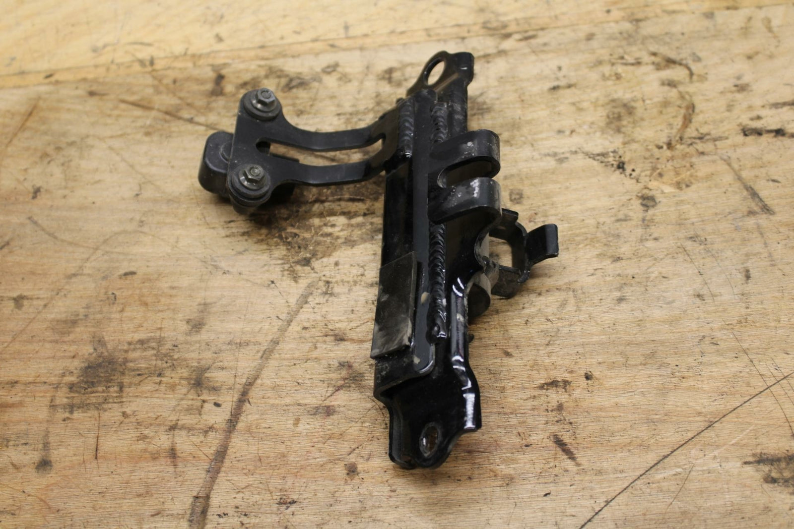 04-05 KAWASAKI NINJA ZX10R GAS TANK FUEL PETROL RESERVOIR BRACKET MOUNT BB322