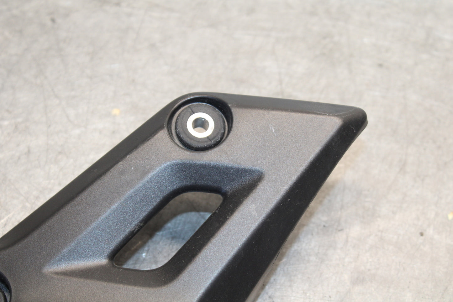 18-24 YAMAHA MT-07 RIGHT FRAME SIDE COVER COWL PANEL TRIM BB662