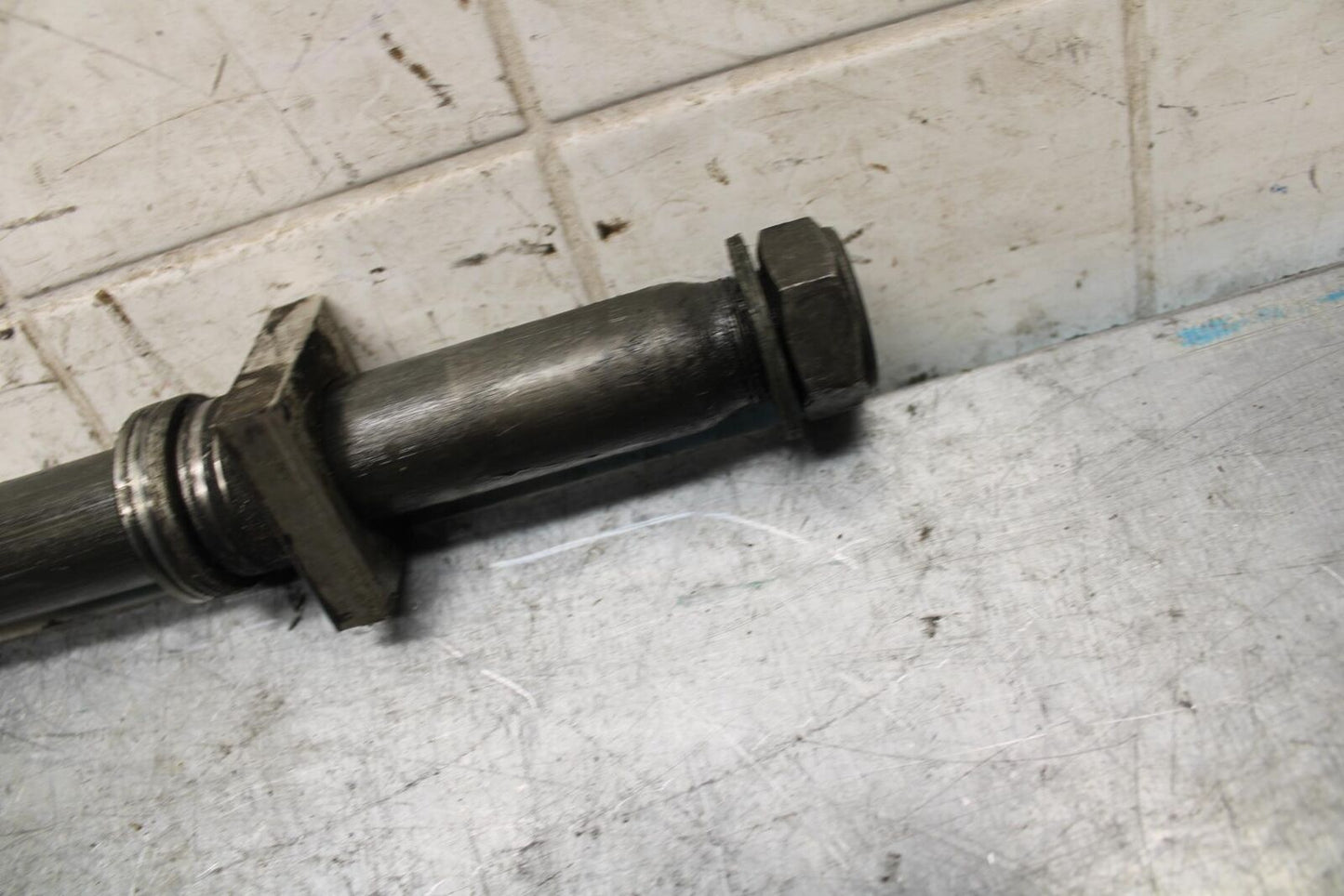 2002 Yamaha YZF R6 REAR AXLE  WHEEL RIM PIVOT BOLT AXEL 4XV-25381-00-00 BB545