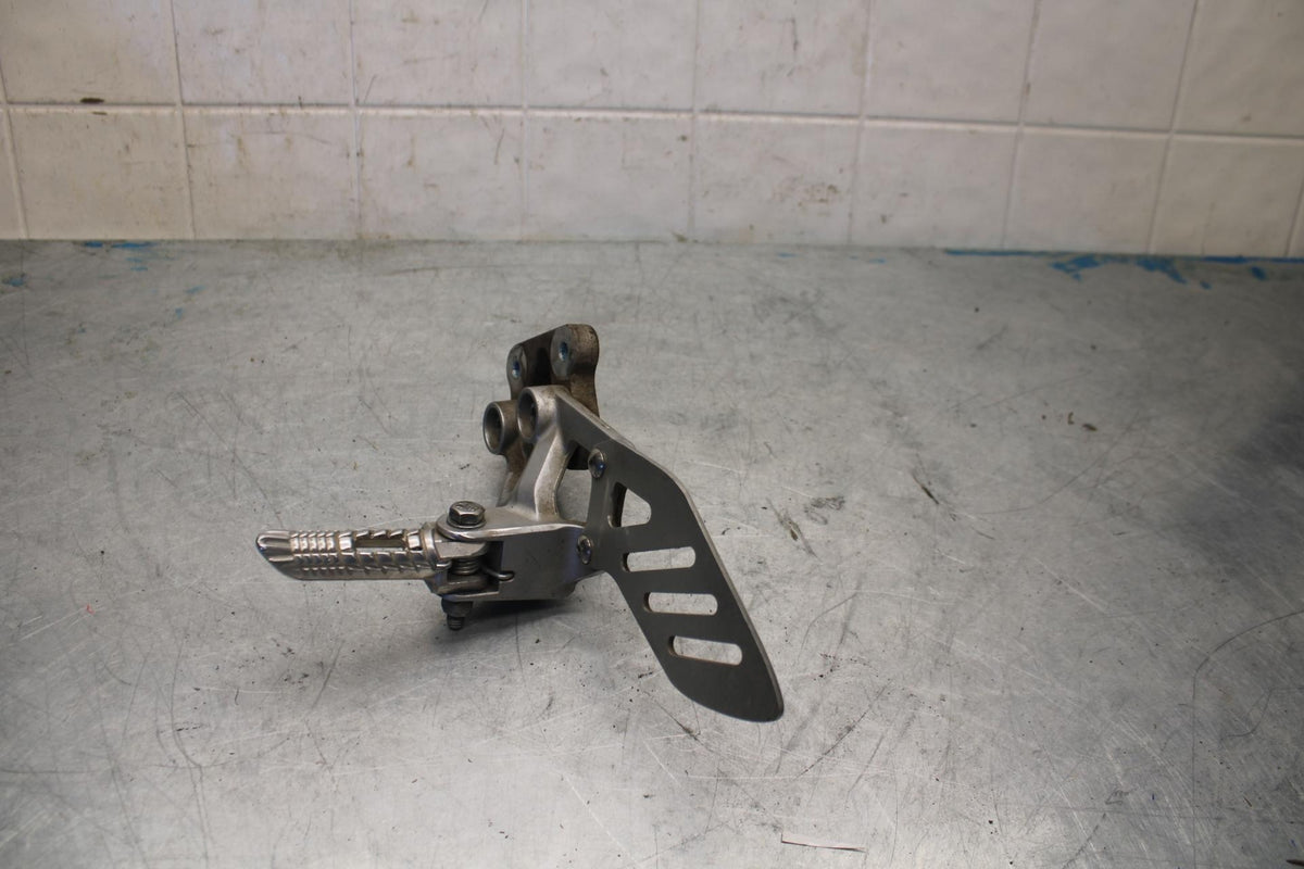 06-07 SUZUKI GSXR750 LEFT REARSET REAR SET DRIVER FOOT PEG REST STOP BB424