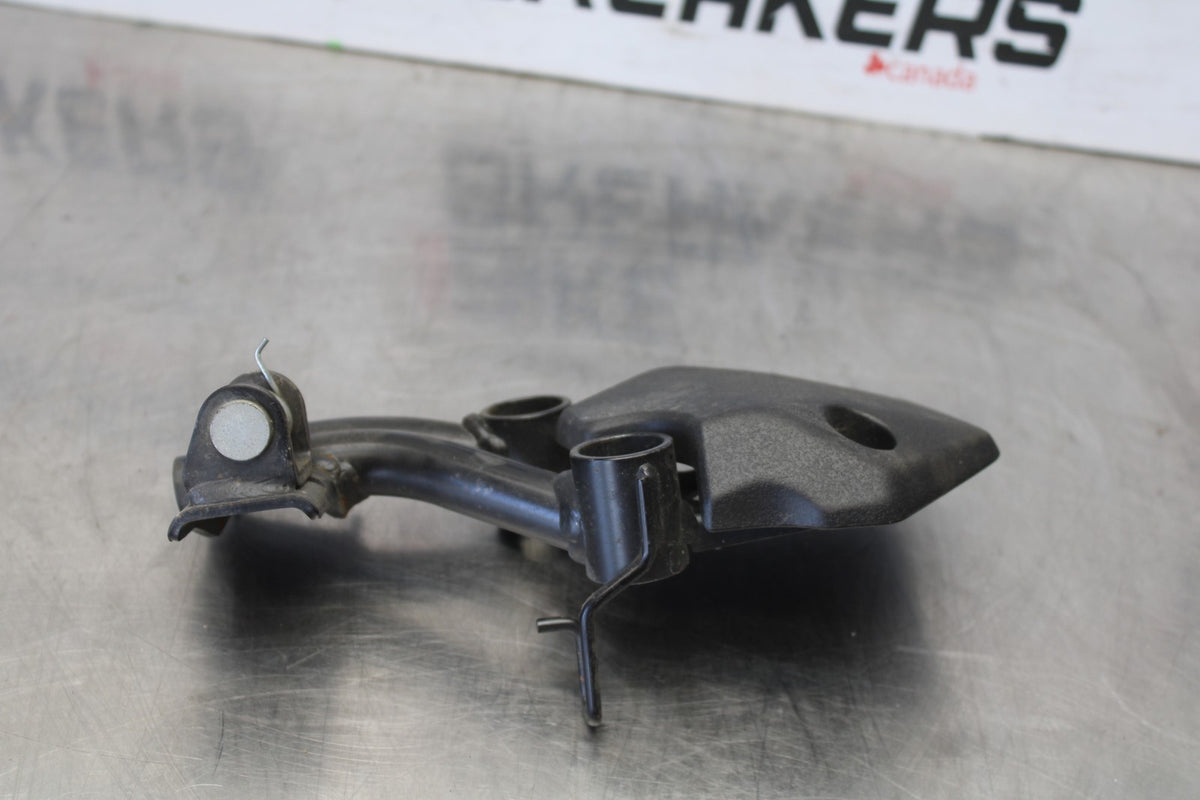 24-25 KAWASAKI ELIMINATOR 450 RIGHT FRONT FOOT PEG STEP BRACKET MOUNT BB869