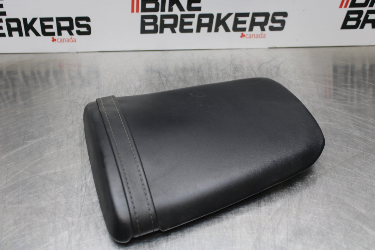 06-07 HONDA CBR1000RR REAR BACK PASSENGER TANDEM SEAT PAD SADDLE PILLION BB166