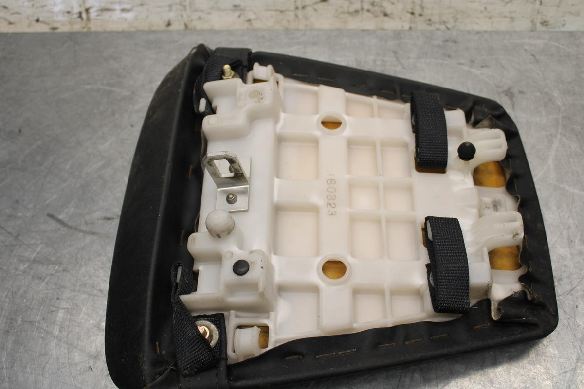 2000 Yamaha YZF R6 REAR BACK PASSENGER TANDEM SEAT PAD SADDLE PILLION BB558