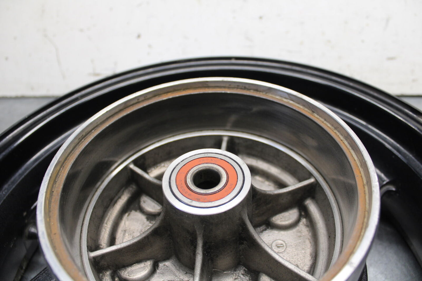 05-06 SUZUKI BOULEVARD M50 REAR WHEEL BACK RIM BB671