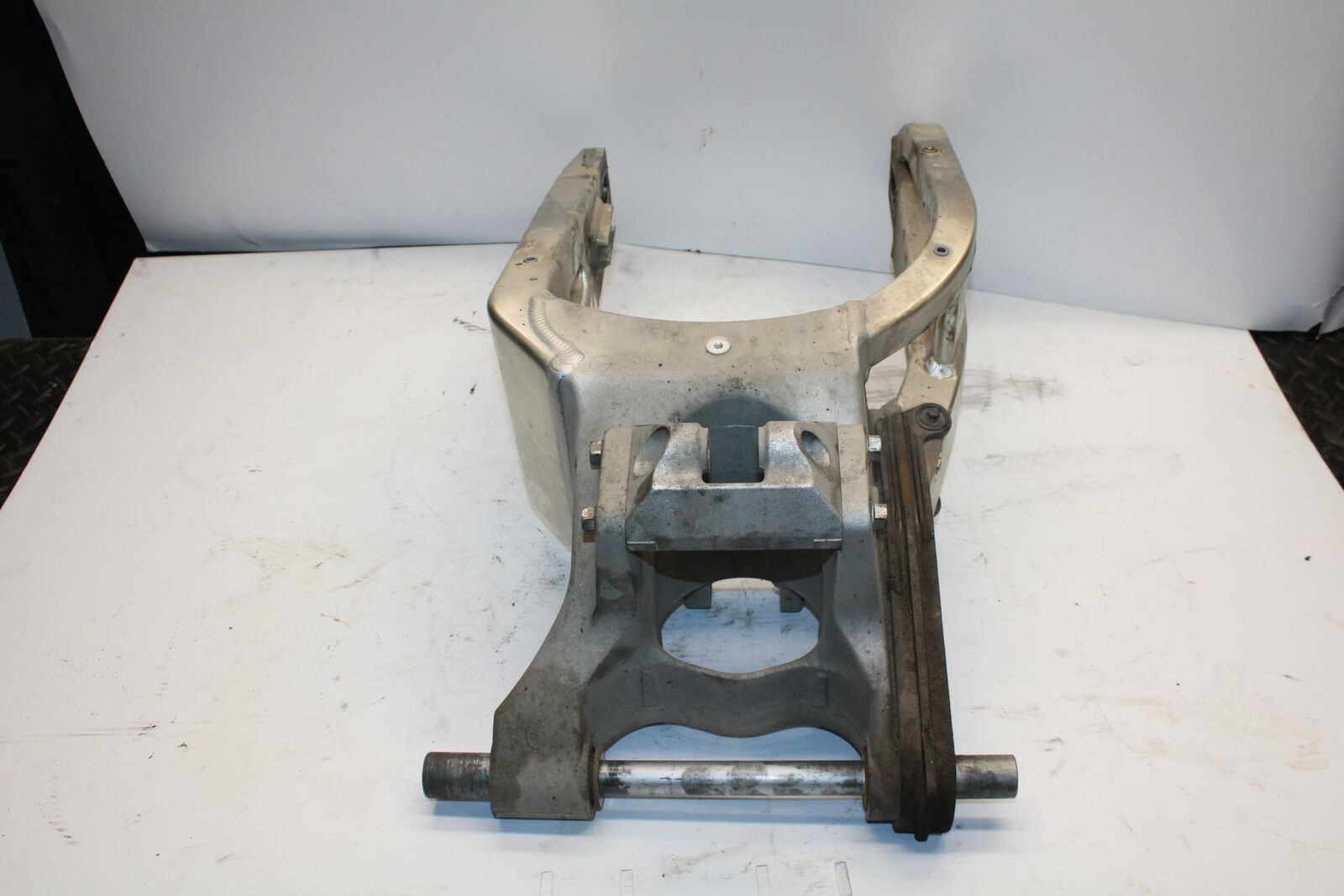 03-04 HONDA CBR600RR REAR SWINGARM BACK SUSPENSION SWING ARM BB253