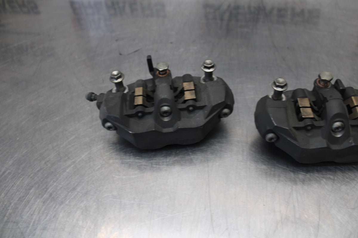 07 SUZUKI GSXR1000 RIGHT LEFT FRONT BRAKE CALIPER SET PAIR CALIPERS BB770