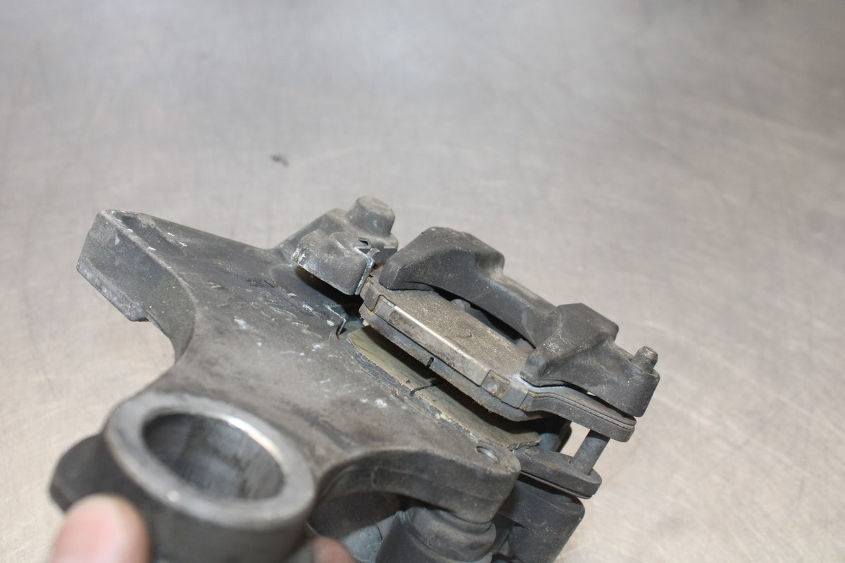 05 YAMAHA YZF R6 REAR BACK BRAKE CALIPER W MOUNT BRACKET BB894