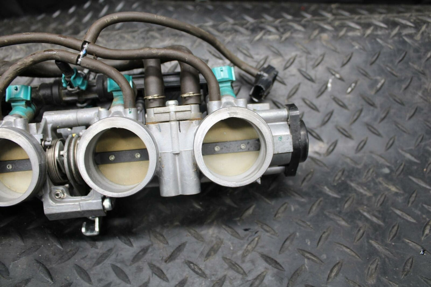 10-11 HONDA CBR1000RR MAIN FUEL INJECTORS / THROTTLE BODIES 16401-MFL-671 BB228