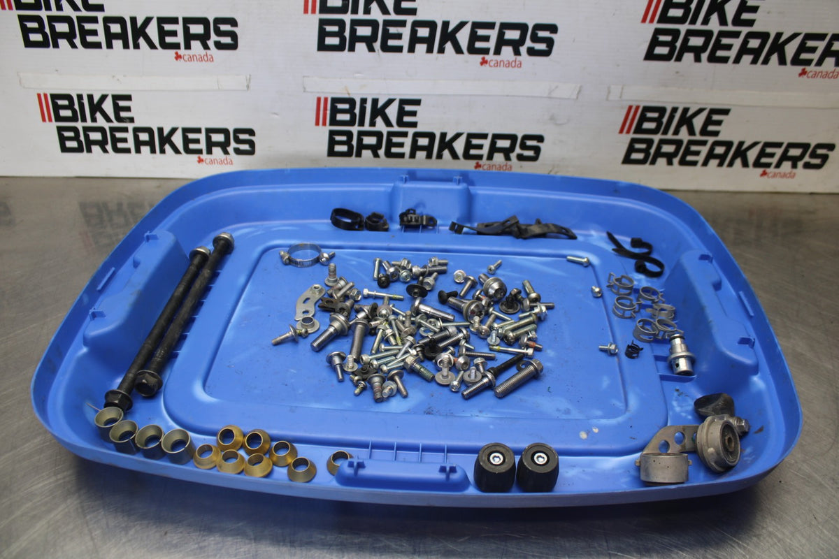 17 YAMAHA YZF R6 MOUNTING BOLTS HARDWARE SCREWS BB922