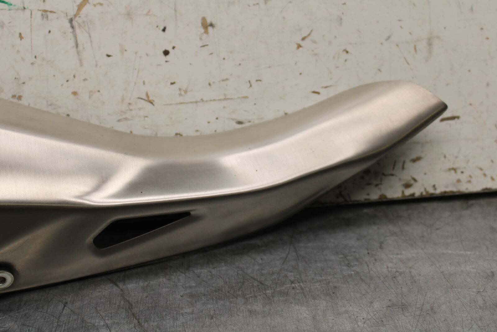 19-22 KAWASAKI Z400 REAR BACK MUFFLER EXHAUST PIPE COVER HEAT SHIELD GUARD BB738