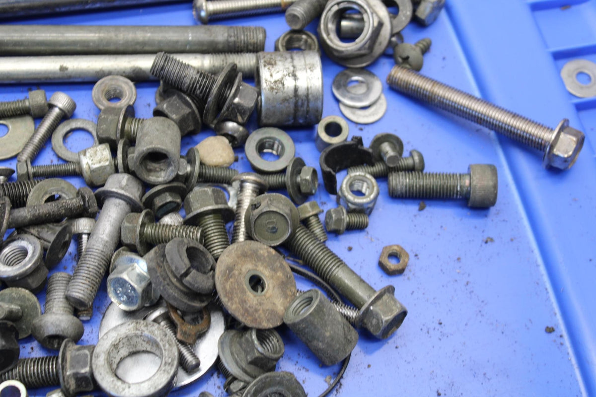 07-08 YAMAHA V STAR 1100 ENGINE MOUNTING BOLTS HARDWARE MOTOR SCREWS BB71