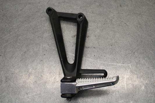 15-17 YAMAHA YZF R3 RIGHT REAR BACK PASSENGER PEG BB651