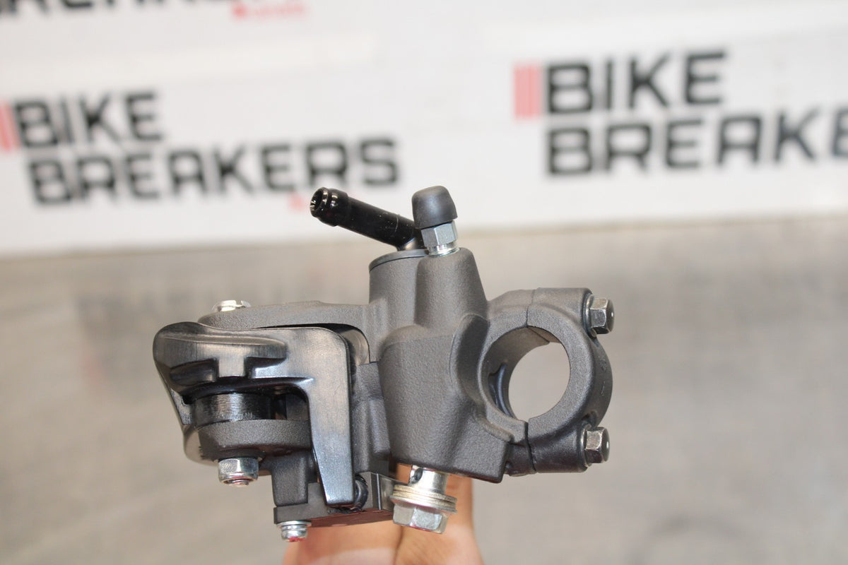 11-26 SUZUKI GSXR750 NEW TAKE OFF FRONT BRAKE MASTER CYLINDER w/ LEVER BB882