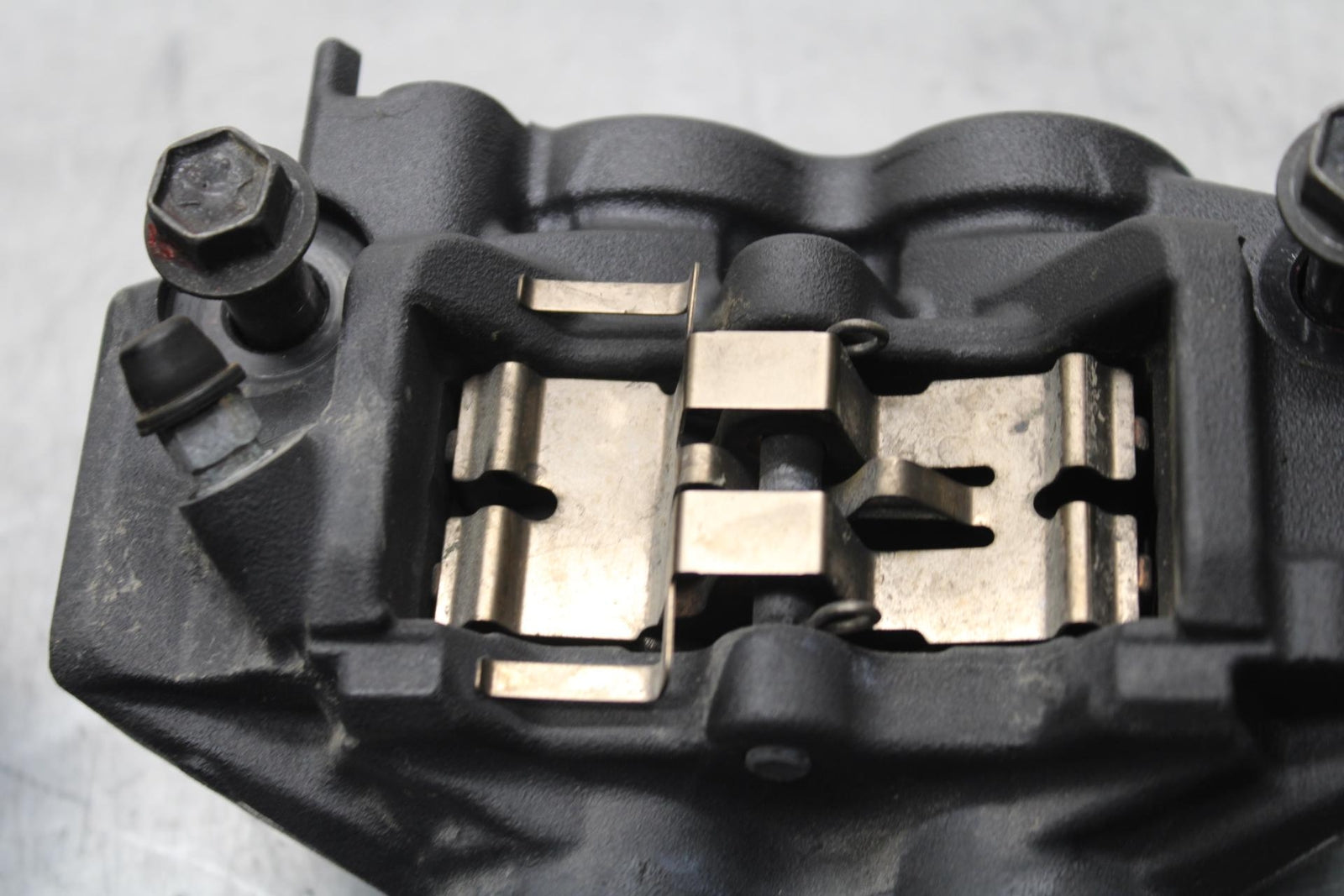 20-21 YAMAHA XSR900 RIGHT LEFT FRONT BRAKE CALIPER SET PAIR CALIPERS BB599