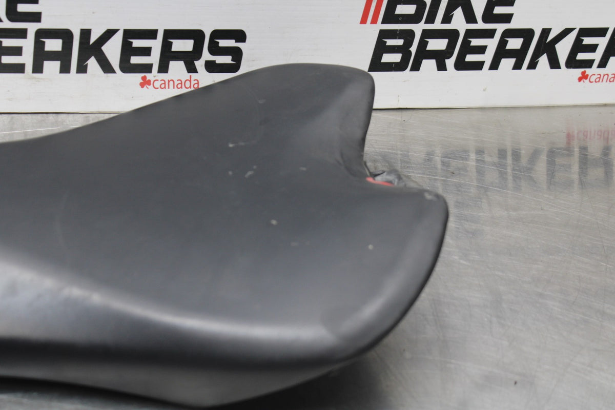 20 TRIUMPH STREET TRIPLE 765 FRONT DRIVERS SEAT PAD SADDLE PILLION BB864