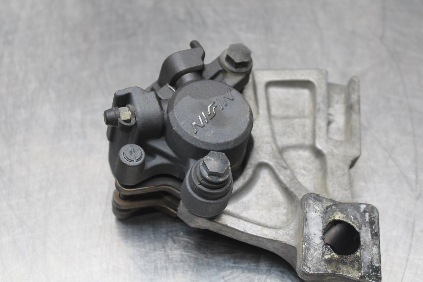 03 SUZUKI SV650S REAR BACK BRAKE CALIPER W MOUNT BRACKET BB167