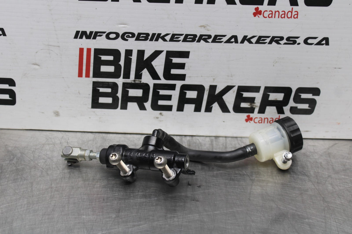 14 TRIUMPH STREET TRIPLE ABS REAR BACK BRAKE MASTER CYLINDER W RESERVOIR BB808