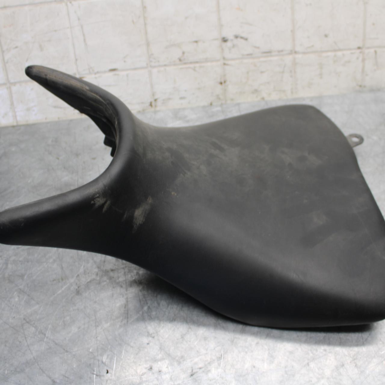 2015 Yamaha YZF R3 FRONT DRIVERS SEAT PAD SADDLE PILLION 1WD-F4710-00-00 BB526