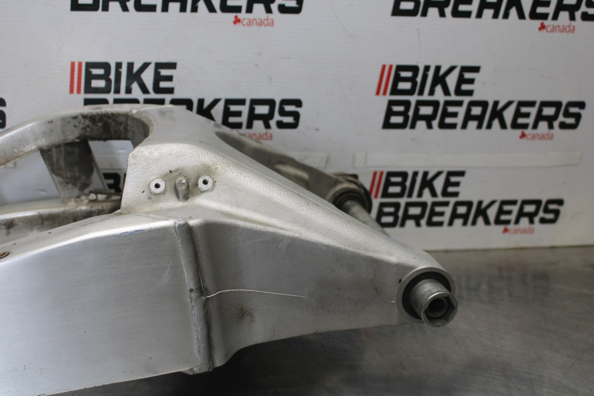00-01 HONDA CBR929RR REAR SWINGARM BACK SUSPENSION SWING ARM BB925