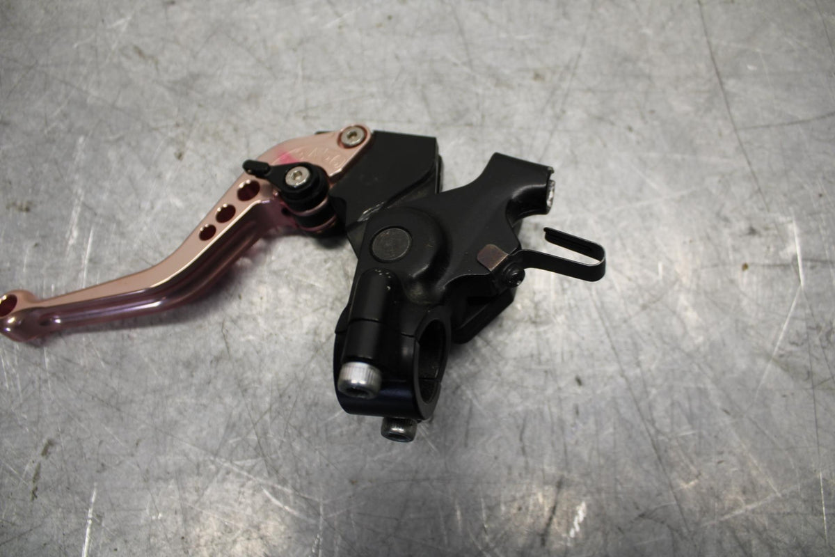2008 Kawasaki Ninja ZX10R ZX1000E CLUTCH PERCH MOUNT WITH LEVER  BB524