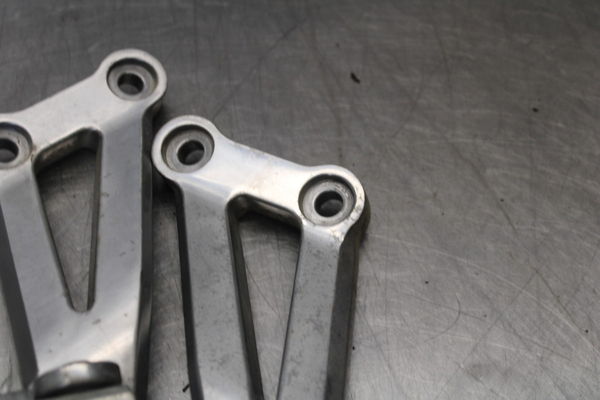 00-05 KAWASAKI NINJA ZX12R REAR BACK PASSENGER PEG SET PAIR BB892